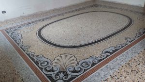 Seminato alla veneziana con inserti in mosaico